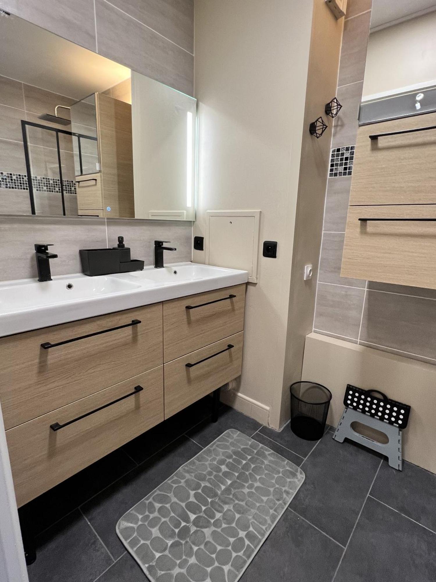 Appartement Familial Pour 6 Adultes Et 5 Enfants A 10 Min De Disney Bailly-Romainvilliers Exterior foto